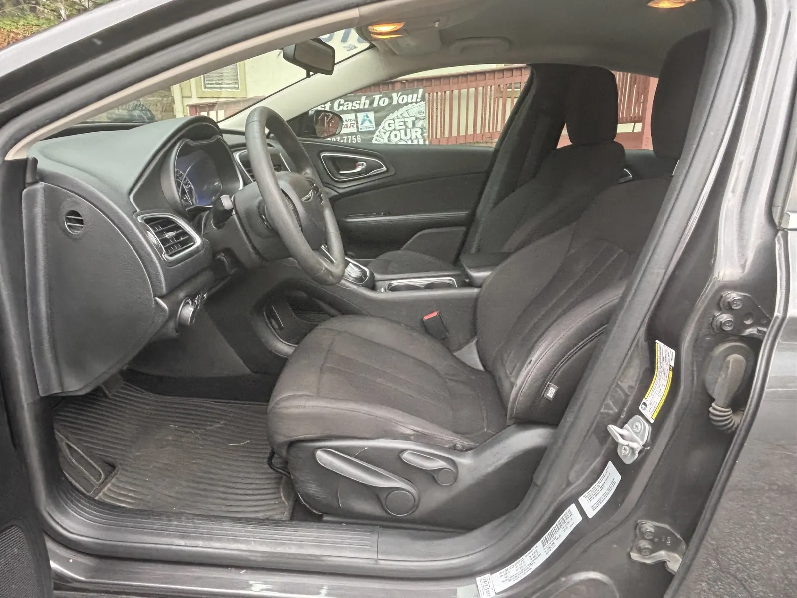 2015 CHRYSLER 200 LIMITED — photo 4