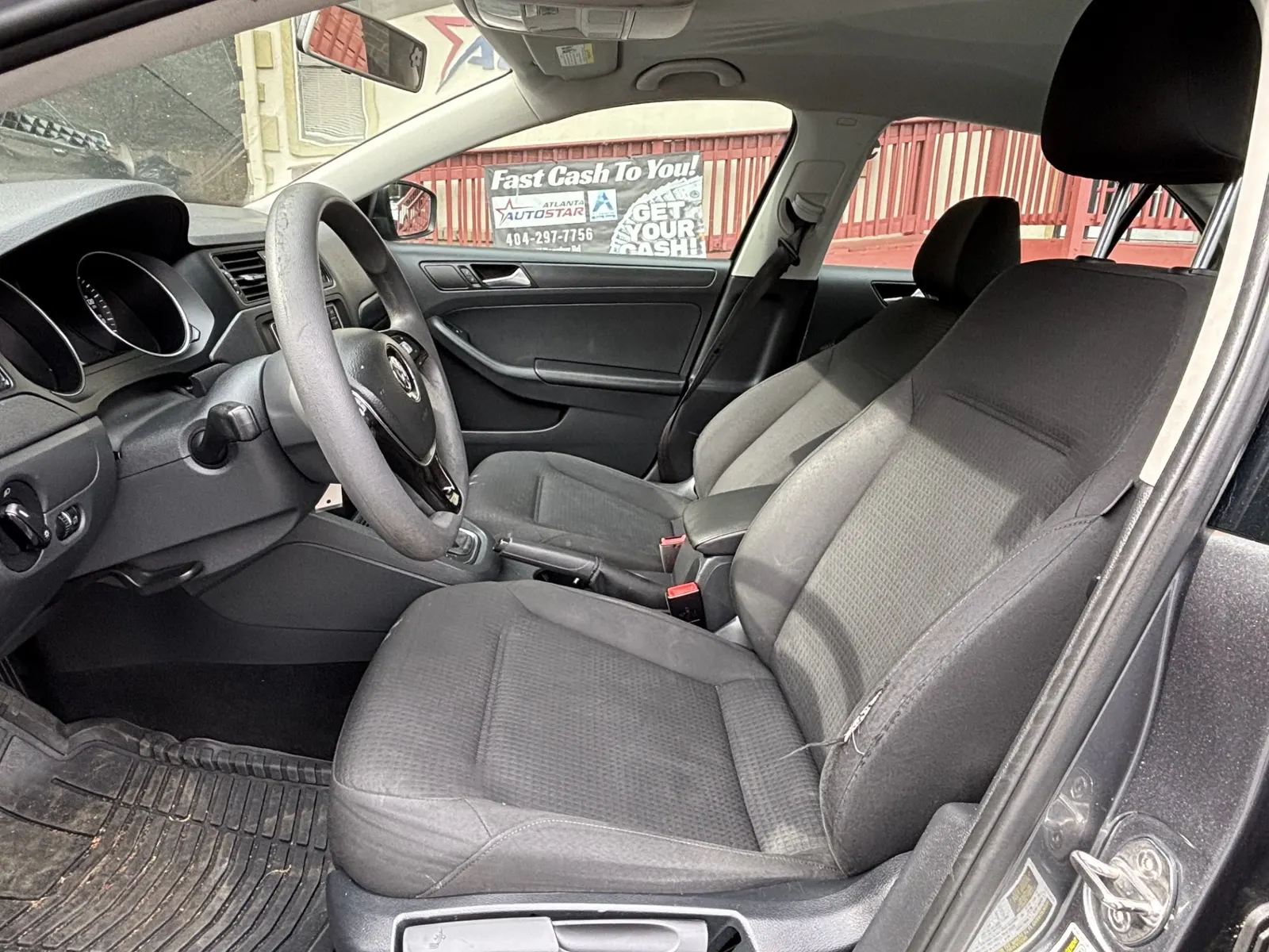 2016 VOLKSWAGEN JETTA — photo 4