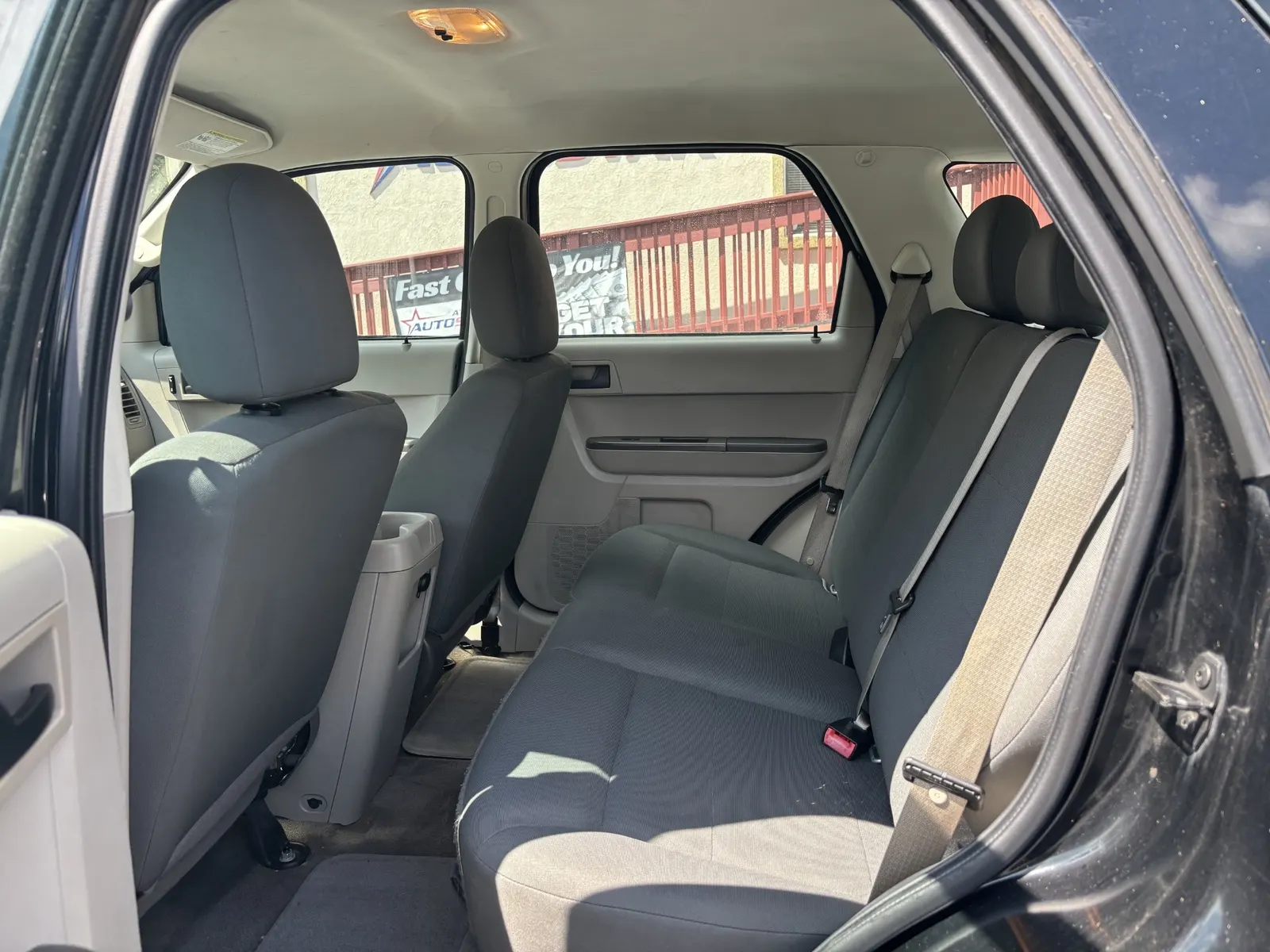 2010 FORD ESCAPE — photo 6