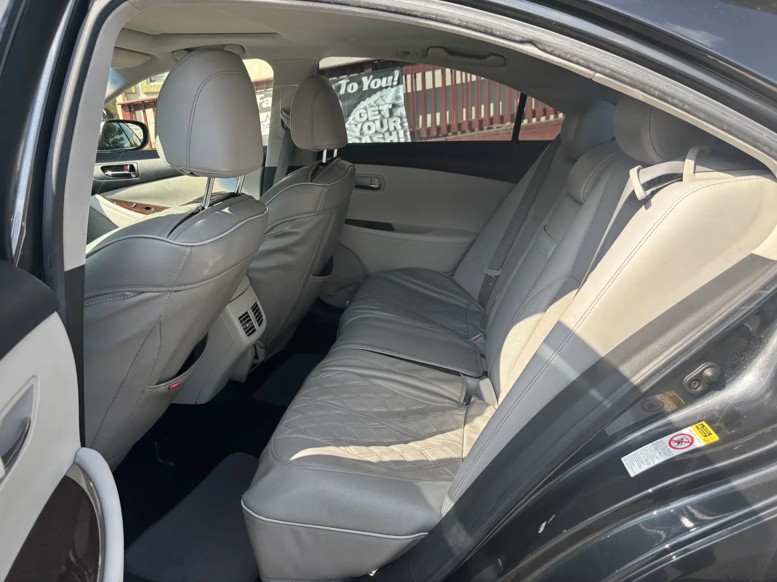 2010 LEXUS ES 350 — photo 6